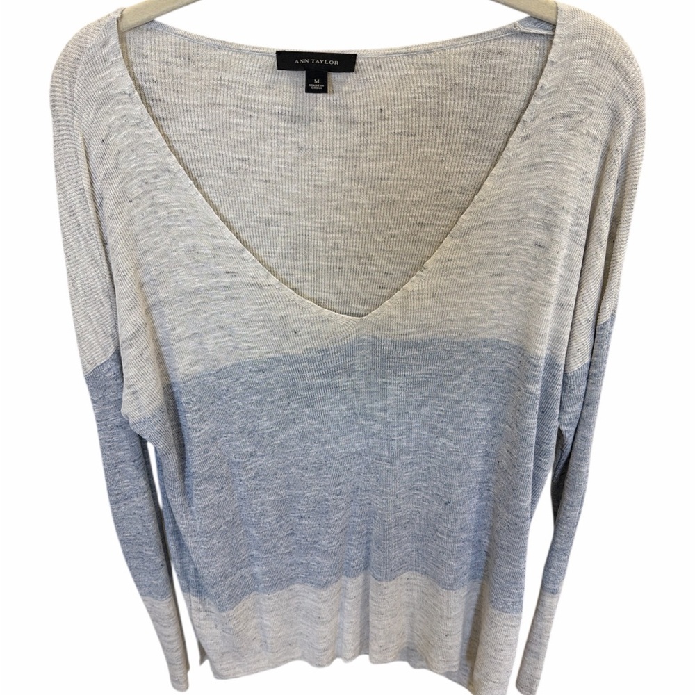 Ann Taylor Long Sleeve V-neck light top size Medium